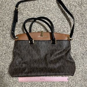 Michael Kors MK pattern top handle/shoulder purse. Great condition